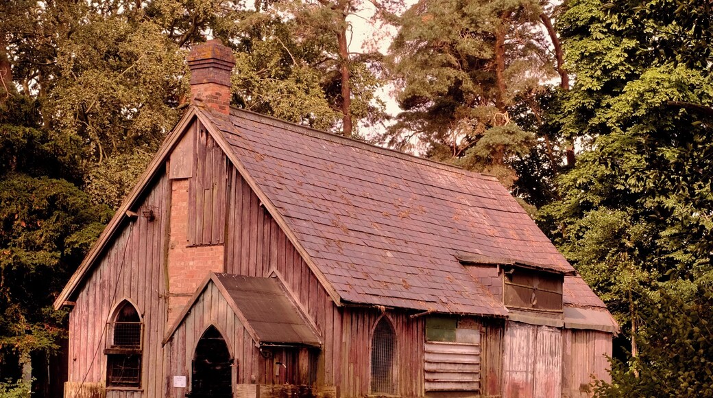 Just went for a walk down this country lane to Umberslade church and came across this old school.The Nuthurst British school open 1877 -1913 and in such good condition.