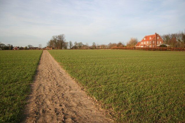 Thimbleby footpath Hallgarth Farm and the footpath approaching Thimbleby