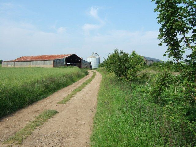 Ground Farm, Hockliffe. The road from the church out to this farm gradually deteriorates until it becomes a muddy track with grass in the middle. It then improves a little just before you reach this farm. The area the farm is in is called "Hockliffe Grounds" hence the name of the farm.