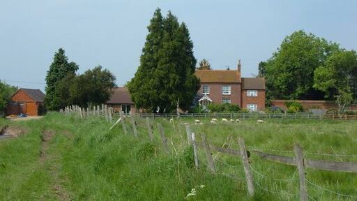Warren Farm Accessible only from the Dunton Road, Stewkley; the Warren Farm site is now home to several other properties. The image shows the view of Warren Farmhouse from the footpath to the south of the area.