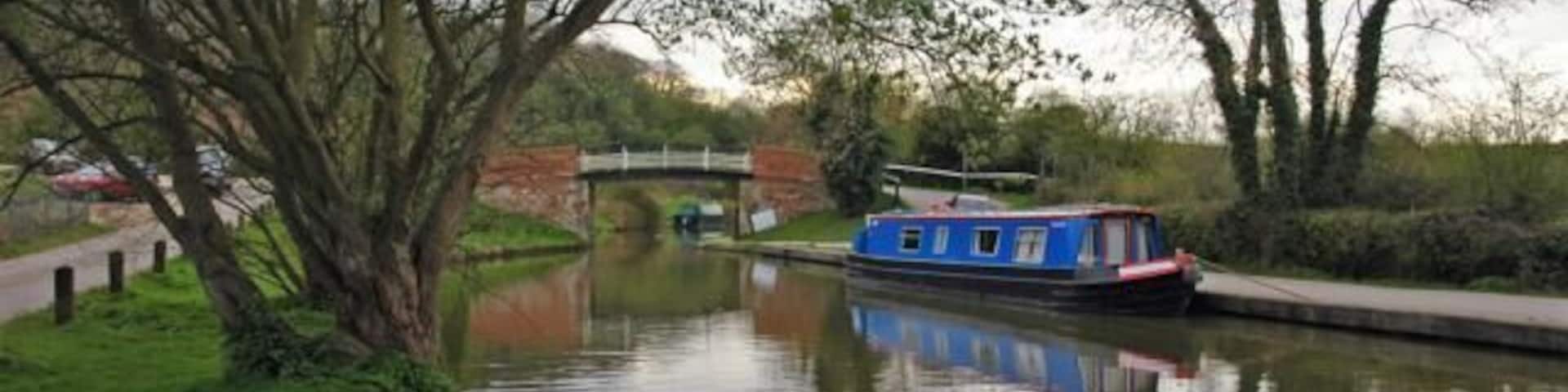 Grand Union Canal. Looking West