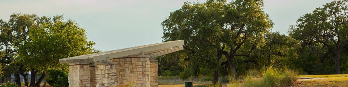 Cedar Park which includes a garden