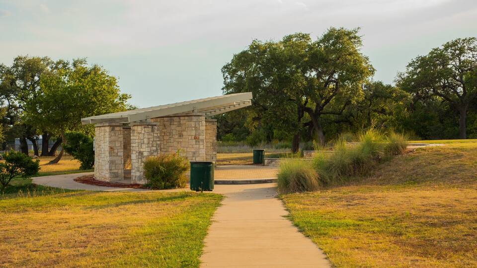 Cedar Park which includes a garden