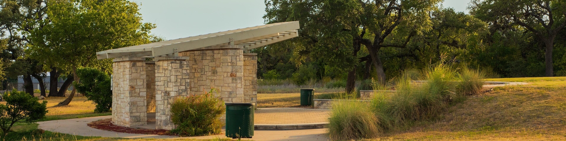 Cedar Park which includes a garden