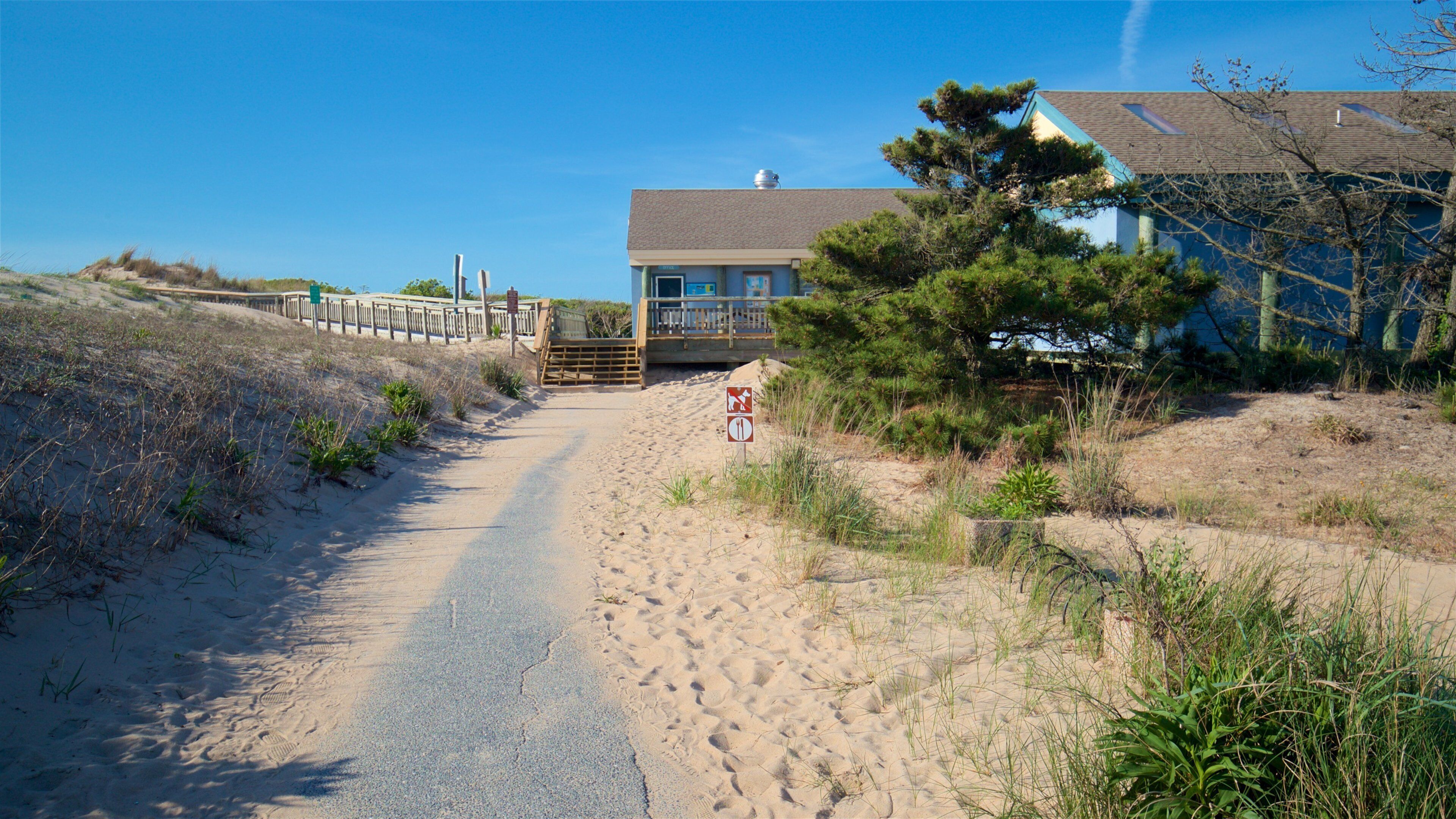 Vườn Tiểu bang Đảo Fenwick trong đó bao gồm căn nhà và bãi biển cát