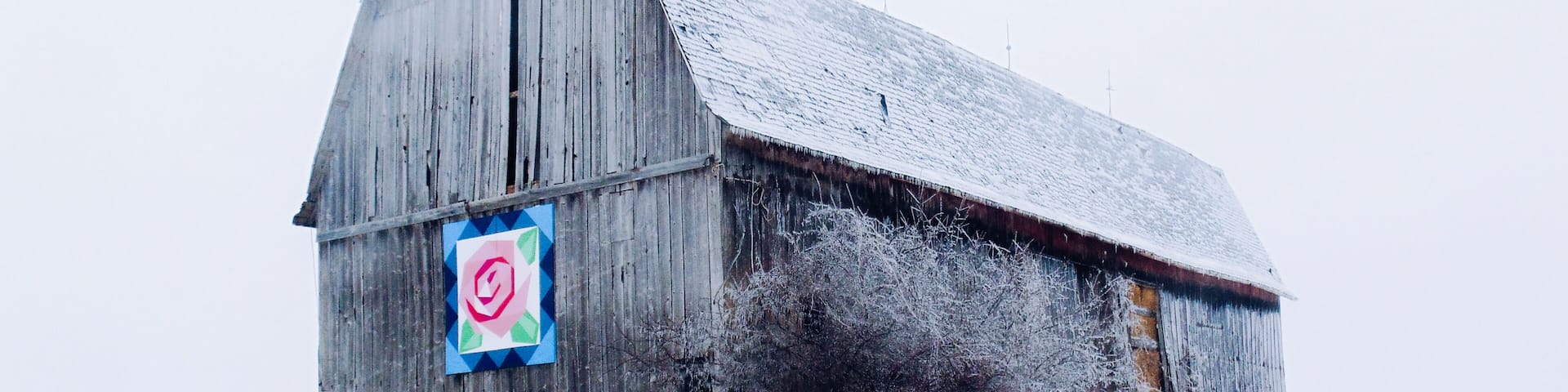 Wisconsin has many old barns I love the quilt dont you?