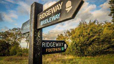 Closeup of a directional sign to Ridgeway