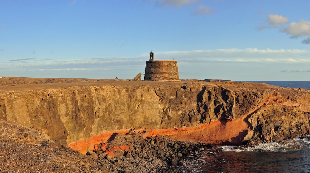 Playa Blanca (Yaiza, Lanzarote, Canary Islands): Las Coloradas Fort