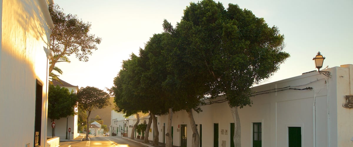 Yaiza Hotel Guide