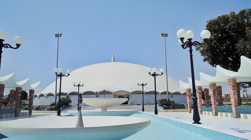 Masjid-e-tooba is a sight to behold and a pain to find.