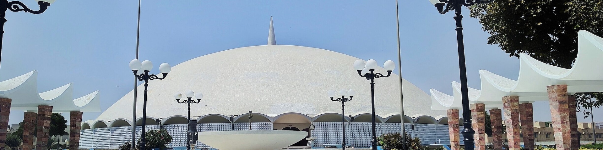 Masjid-e-tooba is a sight to behold and a pain to find.