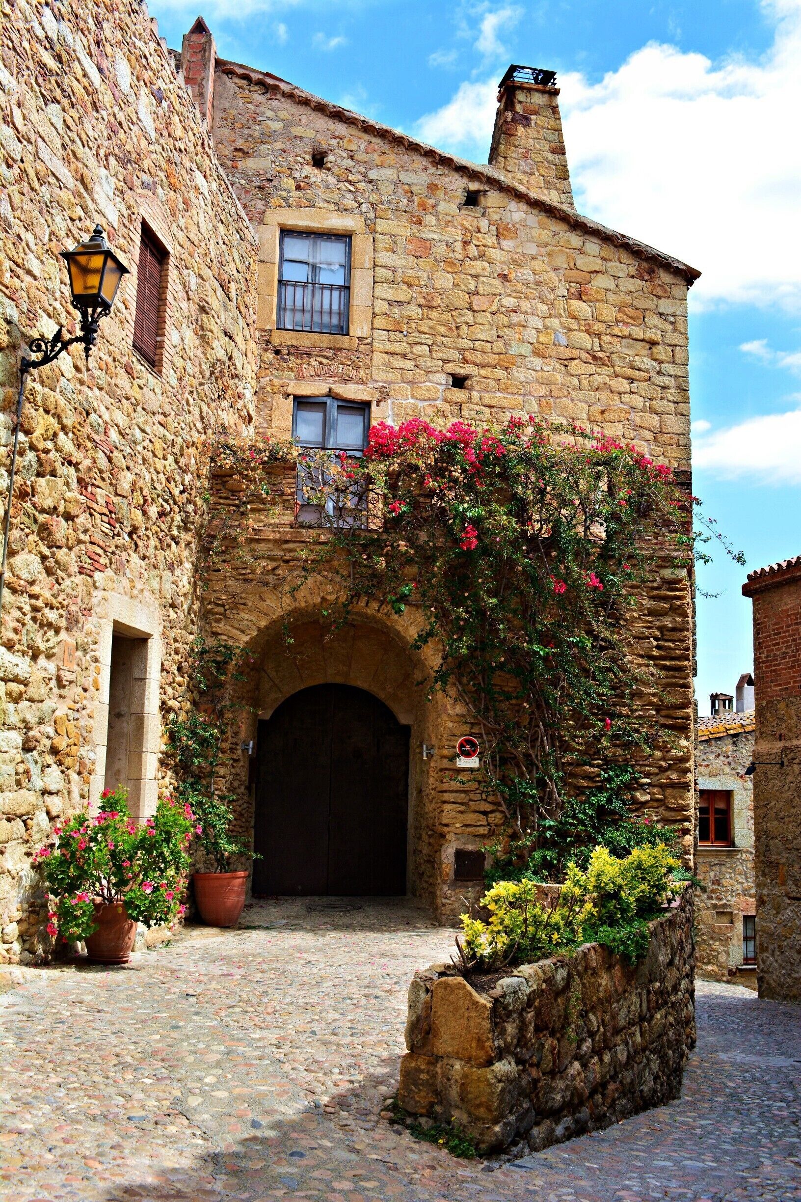 This medieval town in Girona was such a wonder and makes a perfect day trip from Barcelona.. Stroll around the cobbled streets, visit the craft shops, indulge in ice creams or just enjoy some Sangria, far  from the hustle and bustle of the city.

#pals #girona #catalonia #spain #espana #medieval #medievaltown #platjadepals #costabrava #euro #europe #travel #traveler #wanderlust