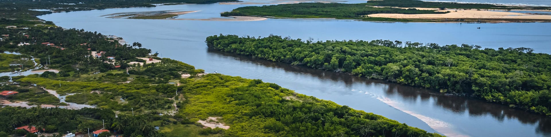 Mandacaru Barra Rio Preguiças Caburé Barreirinhas Maranhão Lençóis Maranhenses Farol Paisagem Barco Comunidade Vilarejo Marinha Brasil Turismo Turístico Aéreo Drone Natureza Cabana