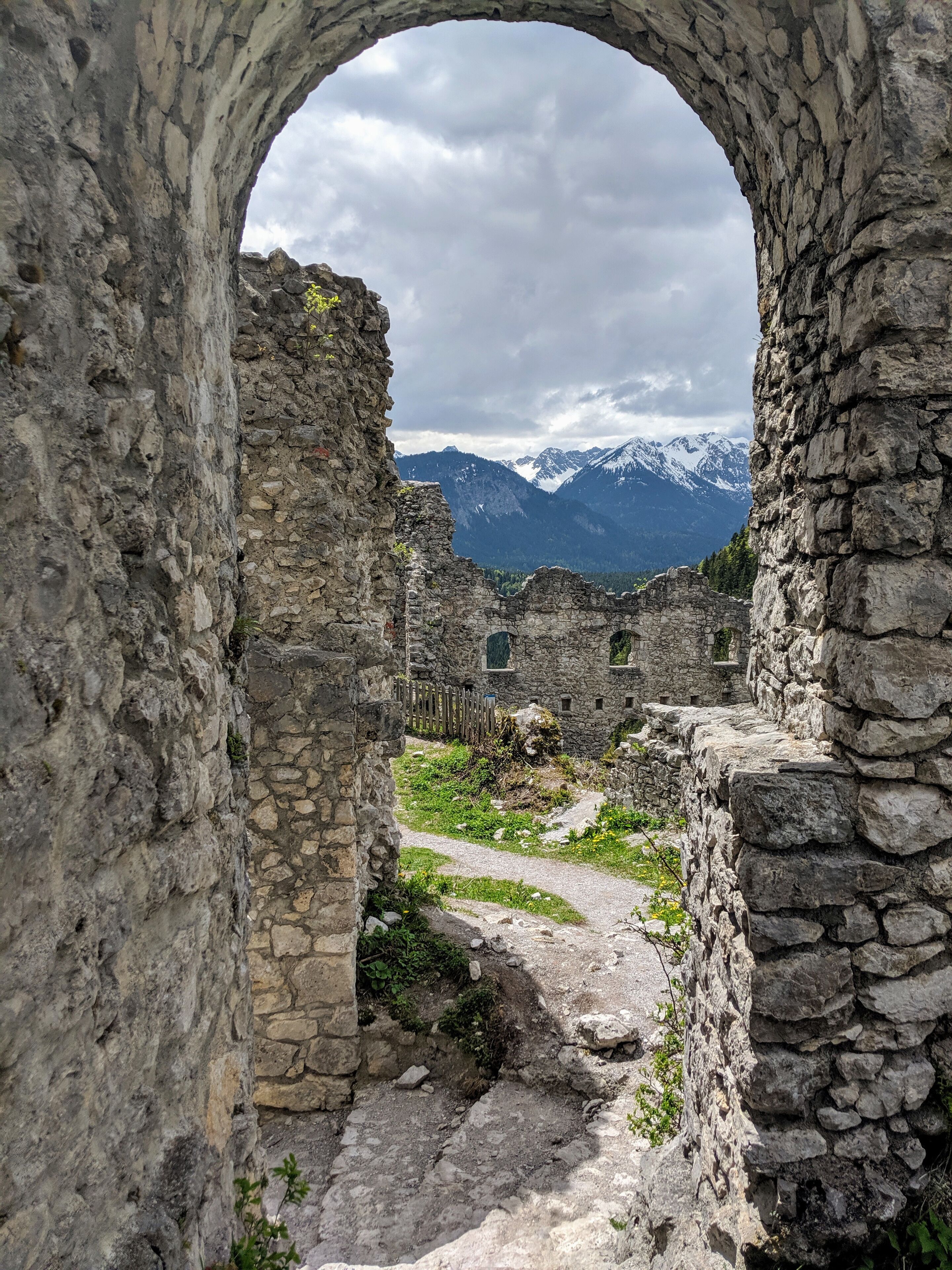 We visited the Ehrenberg Castle on our first trip to the Alps. Highline 179, connecting Ehrenberg castle and Fort Claudia is an underrated gem in Western Austria. Definitely our favorite stop in the greater Bavarian region! #Nature