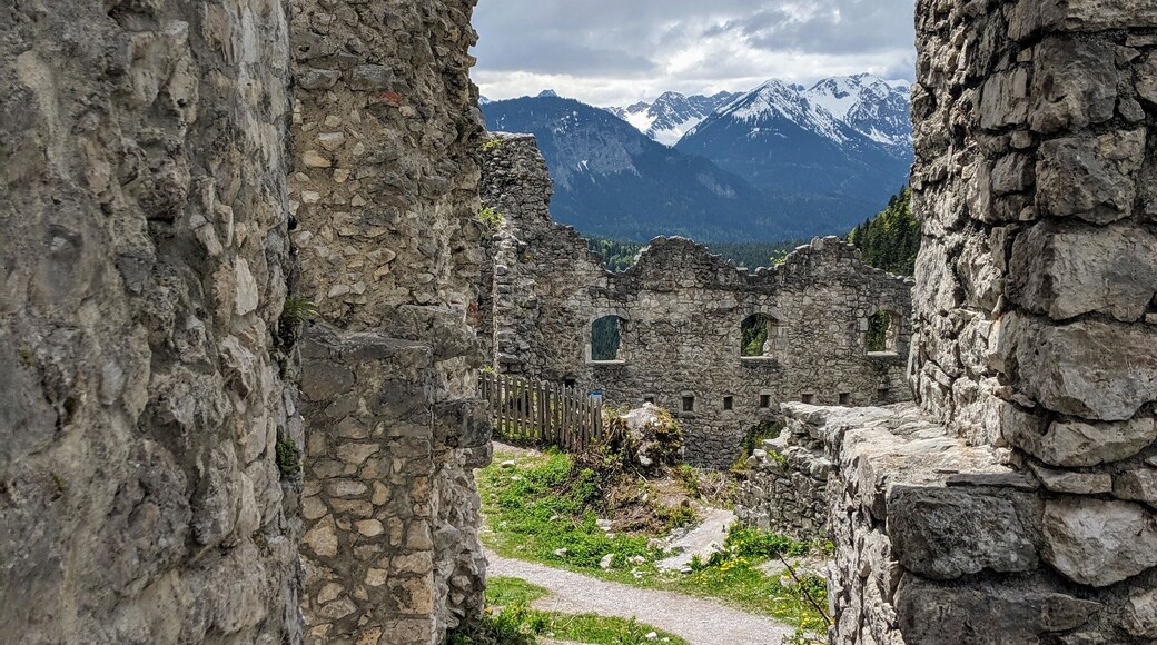 We visited the Ehrenberg Castle on our first trip to the Alps. Highline 179, connecting Ehrenberg castle and Fort Claudia is an underrated gem in Western Austria. Definitely our favorite stop in the greater Bavarian region! #Nature