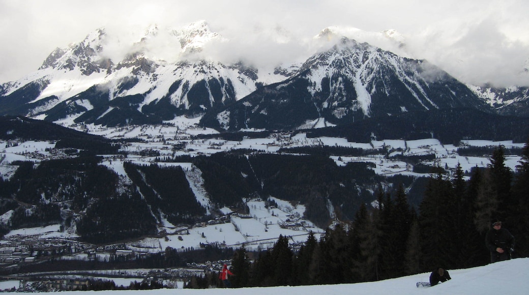 January in Schladming, a lovely winter holiday. This was before I took my photography degree, hence the pictures are not as well composed or exposed...
The view of the Alps are awesome, so high and cold...