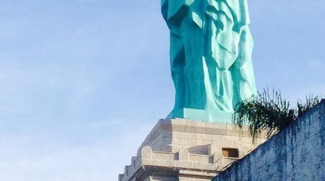 You'd be forgiven for thinking you were in New York, however this is Sorocaba in São Paulo. It lights up at night and can be seen all over the city.