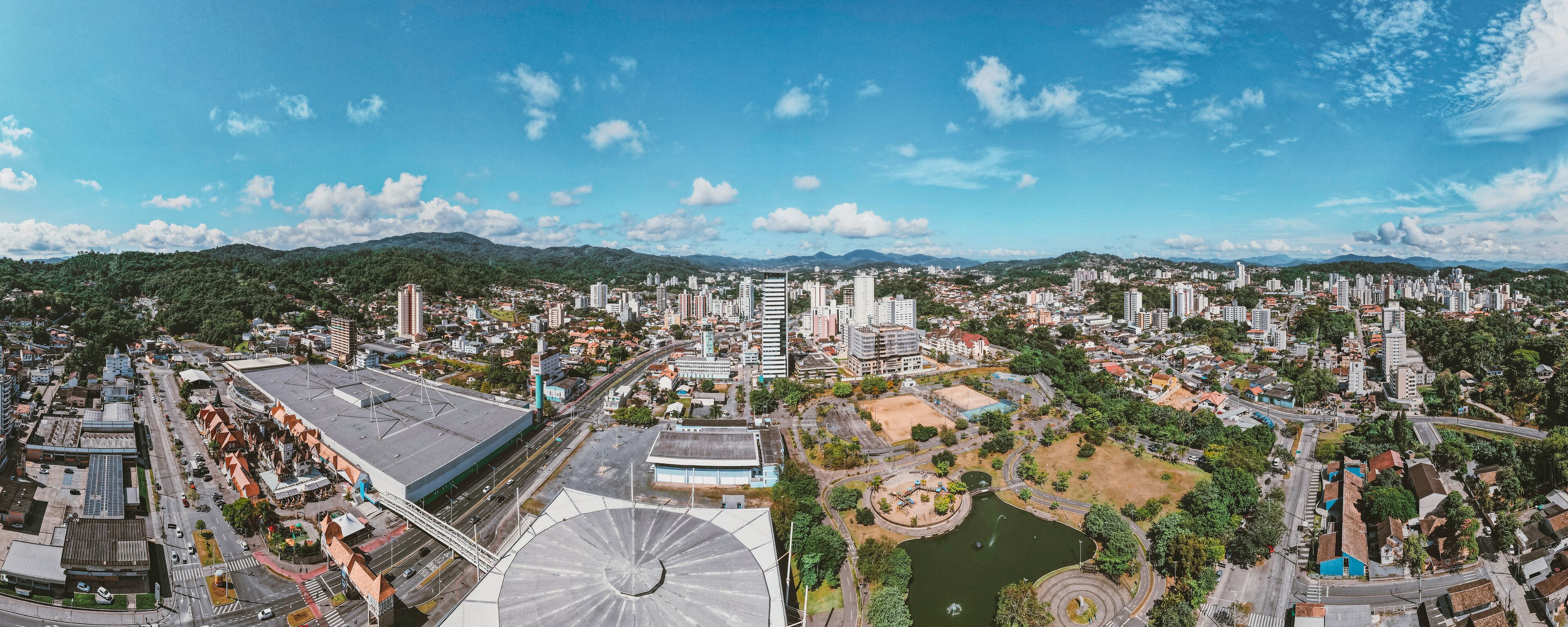 Vista aérea panoramica da cidade de Blumenau em Santa Catarina