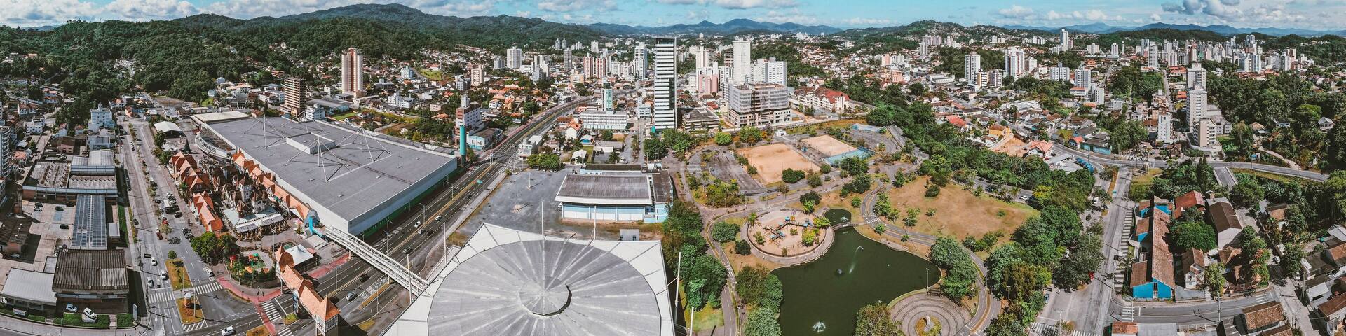 Vista aérea panoramica da cidade de Blumenau em Santa Catarina