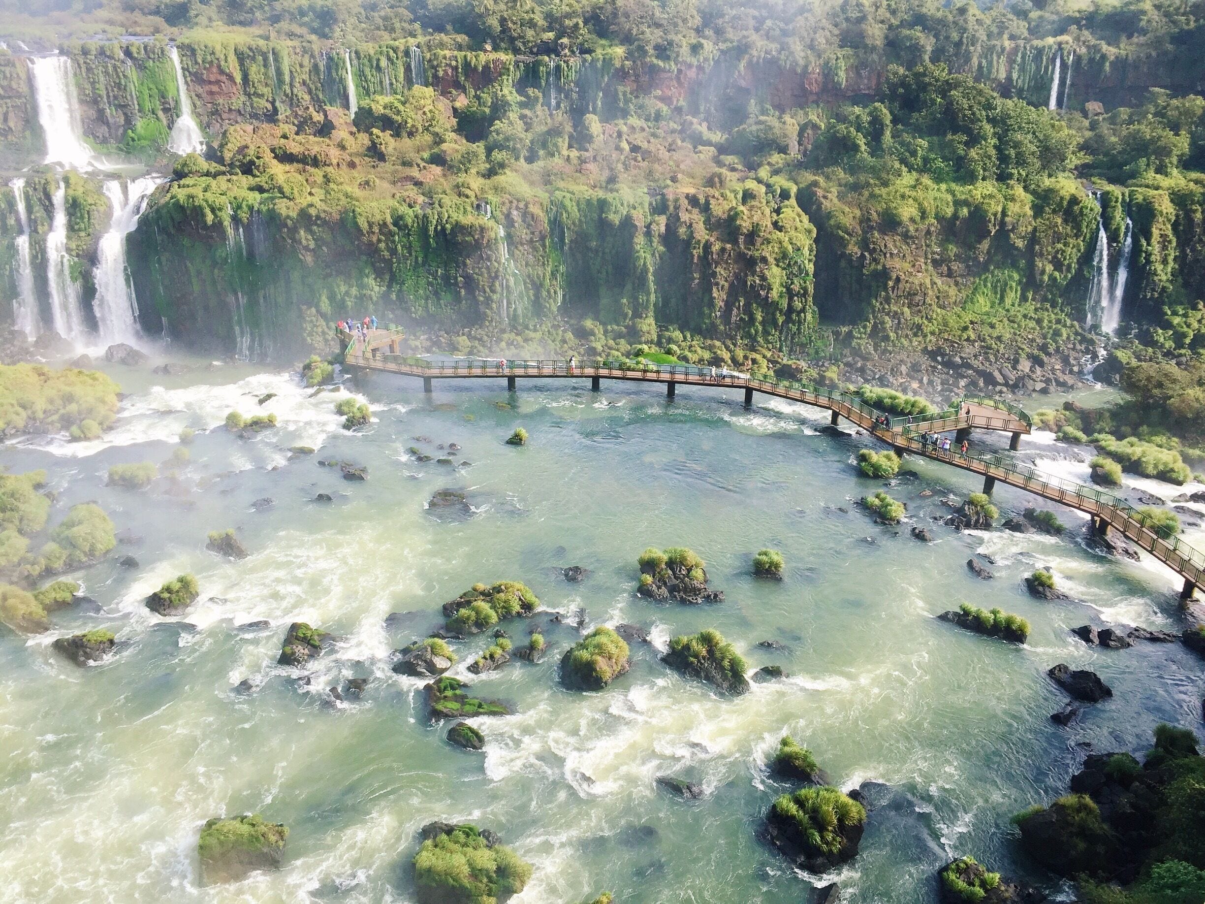 Can you imagine yourself standing there on that bridge? I have to tell you it is amazing!! You feel the power of the nature filling you up with peace, positive energy. If you have the opportunity travel, discover this wonderful world. Iguazú falls on the Brazil side #endlessSummer