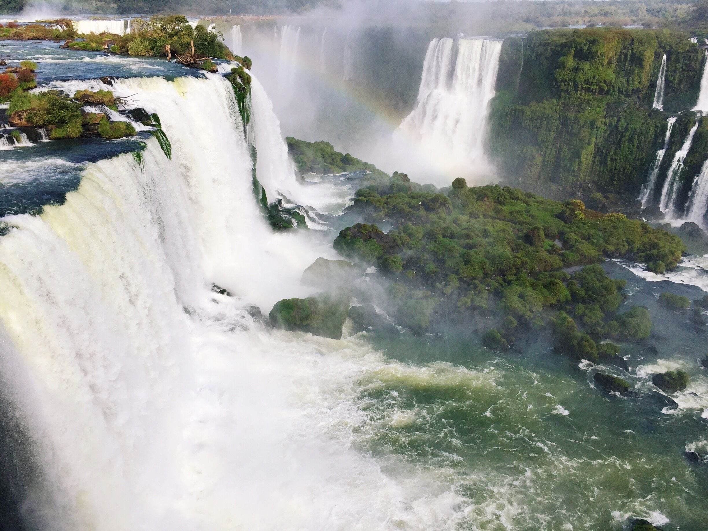 What about this for an #endlessSummer one of the most beautiful places on earth. Iguazú waterfall in Brazil/Argentina.. absolutely beautiful and breathtaking. 