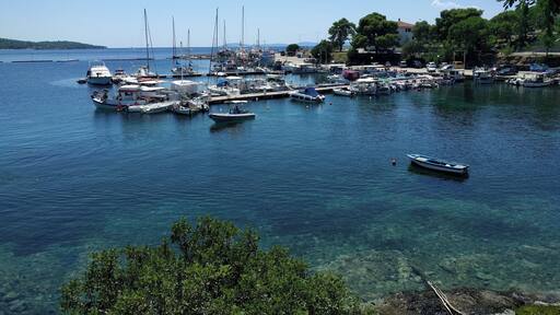 If you haven't been to Greece,it is time to feel this magic! It's beautiful and it has a delicious food!