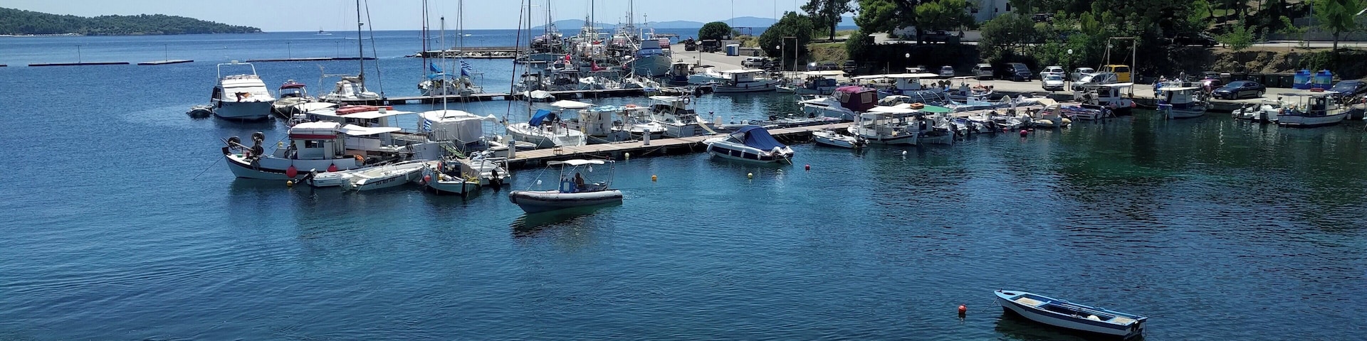 If you haven't been to Greece,it is time to feel this magic! It's beautiful and it has a delicious food!