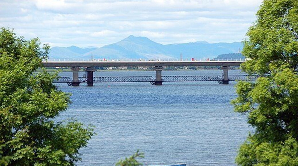 Upper Forth Crossing (6) Taken from the Kincardine side of the river, looking towards Ben Ledi