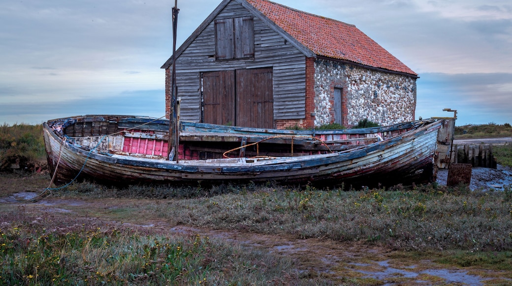 Great place for walking, birdwatching and
photography.