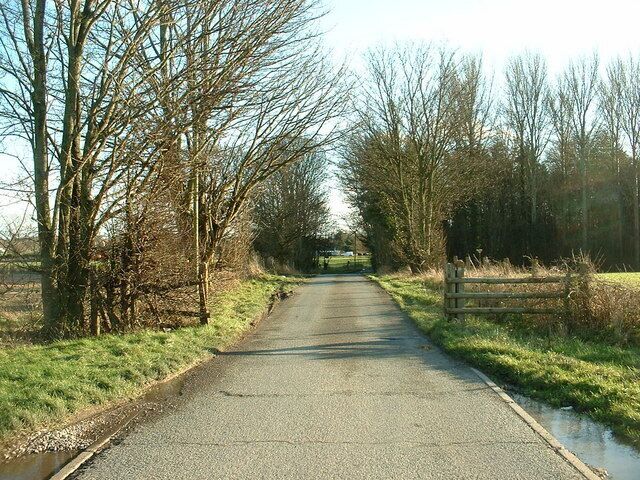 Lane near Maesbrook This appears to lead to some industrial [maybe agricultural] units, but I couldn't see any sign as to what they are for.
