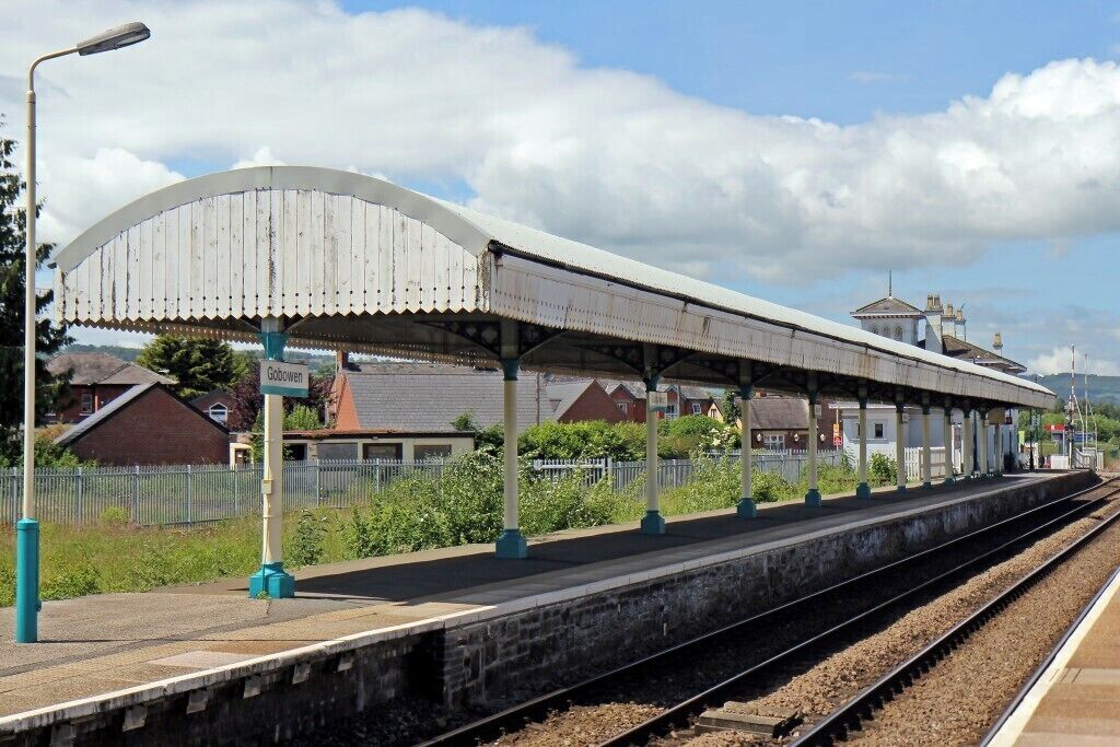 Canopy on platform 2, Gobowen railway station