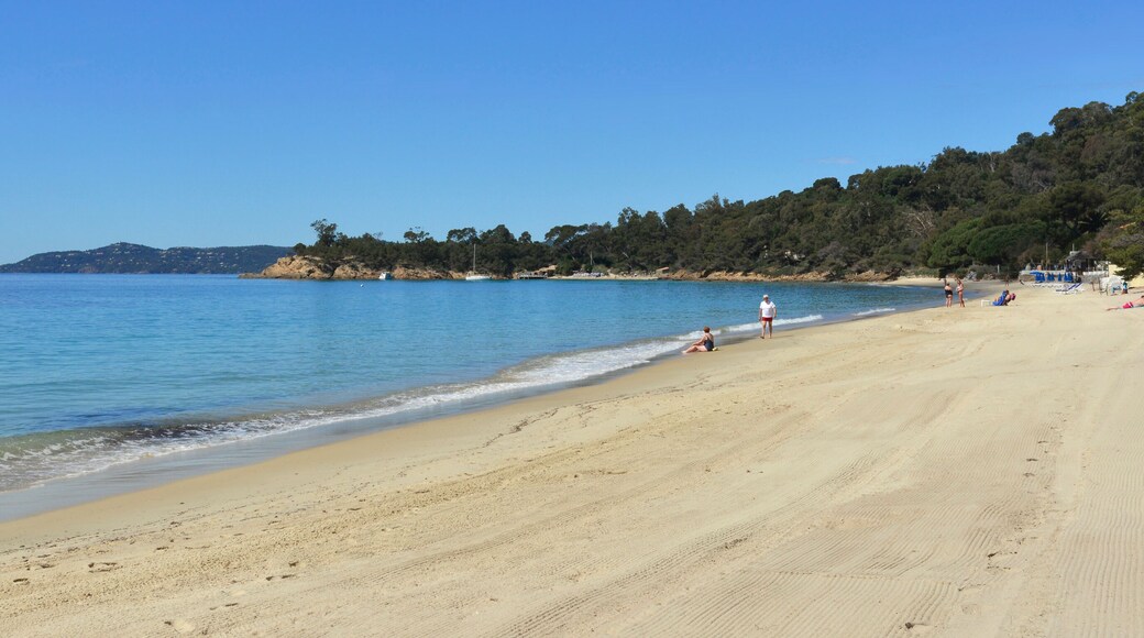 Panoramique plage de Cavalière le Lavandou (83980) et pointe du Layet, Var en Provence-Alpes-Côte-d'Azur, France