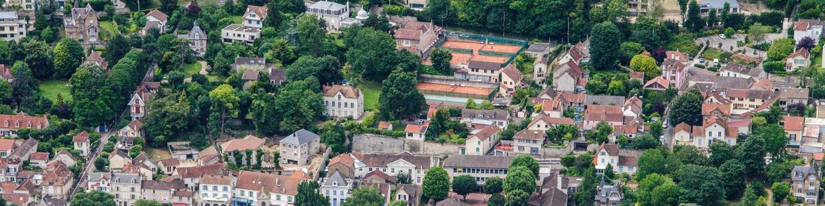 vue aérienne du village de Villennes-sur-Seine en france