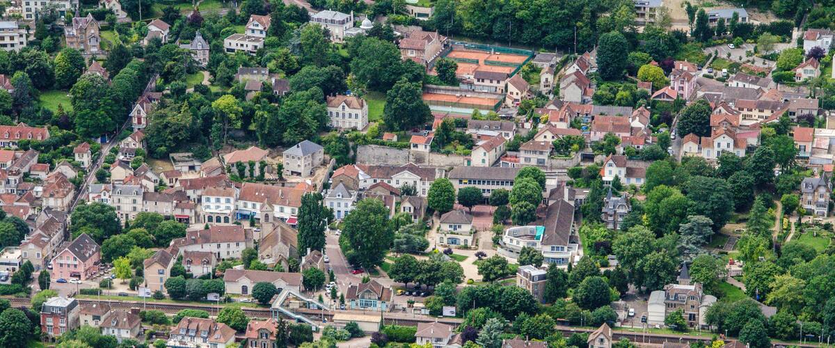 vue aérienne du village de Villennes-sur-Seine en france