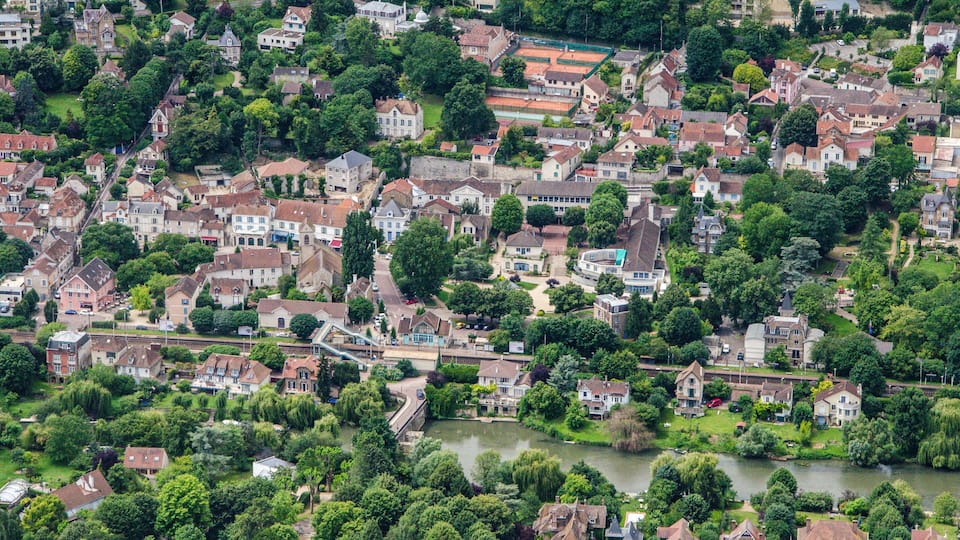 vue aérienne du village de Villennes-sur-Seine en france