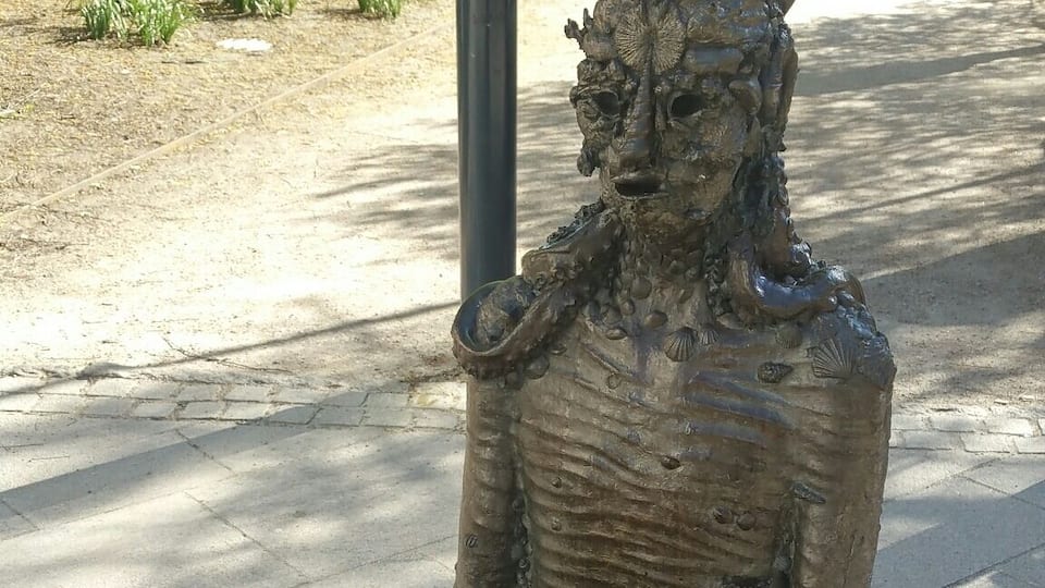 City full of sculptures