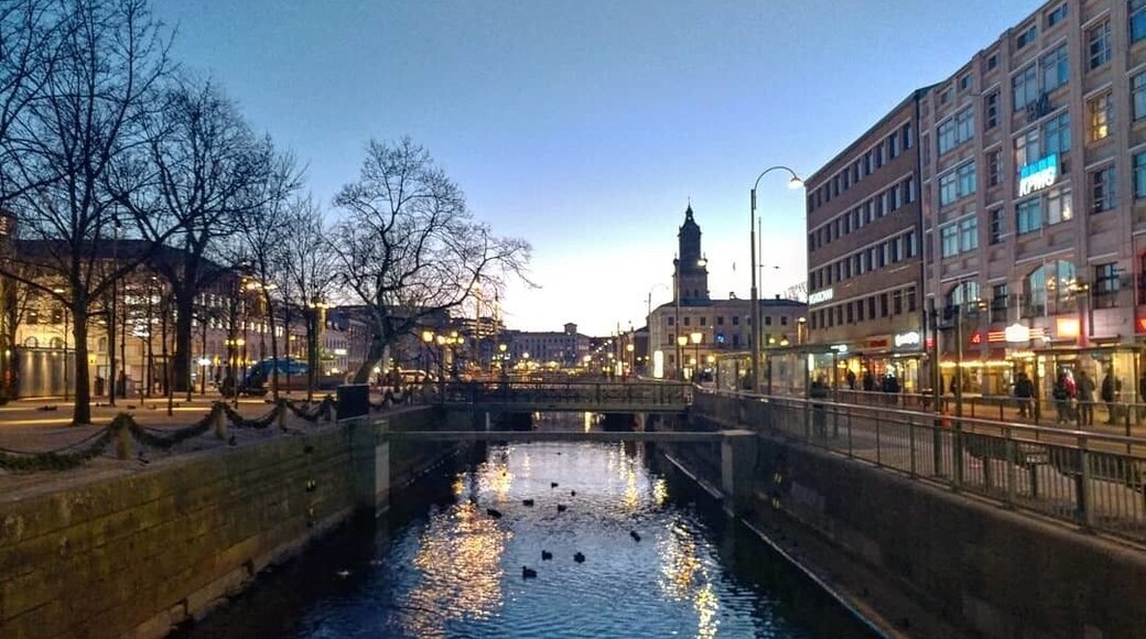 Amazing evening view of the canal from the Nordstan shopping mall.
#lifeatexpedia #wewhotravel #göteborg #gothenburg #sweden #night #wanderlust