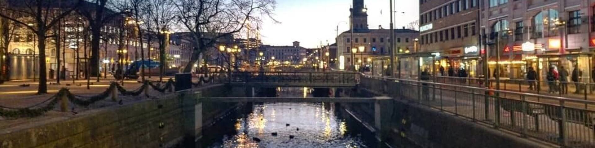 Amazing evening view of the canal from the Nordstan shopping mall.
#lifeatexpedia #wewhotravel #göteborg #gothenburg #sweden #night #wanderlust
