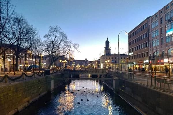 Amazing evening view of the canal from the Nordstan shopping mall.
#lifeatexpedia #wewhotravel #göteborg #gothenburg #sweden #night #wanderlust
