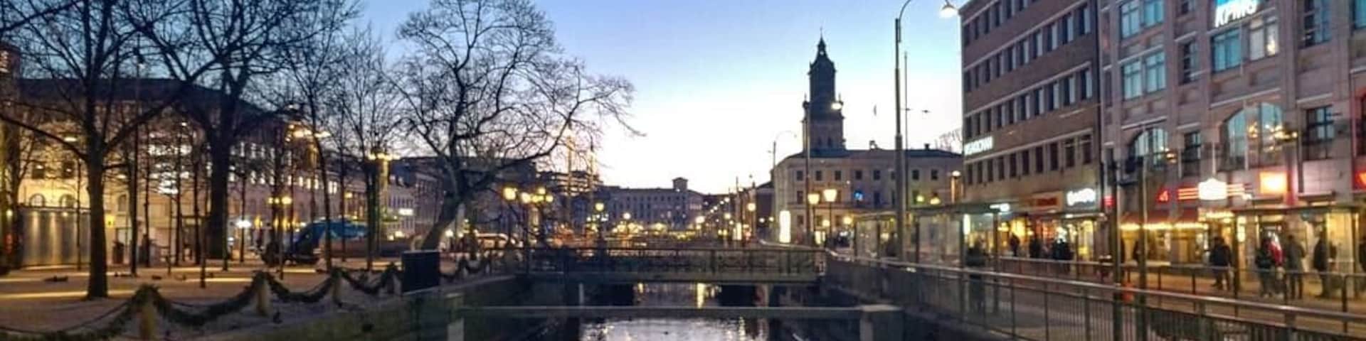 Amazing evening view of the canal from the Nordstan shopping mall.
#lifeatexpedia #wewhotravel #göteborg #gothenburg #sweden #night #wanderlust