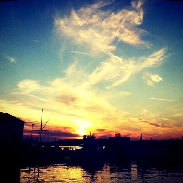 Great spot to enjoy the sunset over Gothenburg coastline. Also a nice place for fishing n bbq