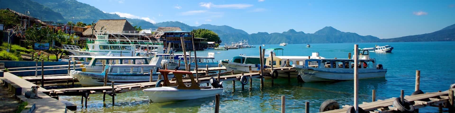 Panajachel johon kuuluu veneily, järvi tai vesikuoppa ja lahti tai satama