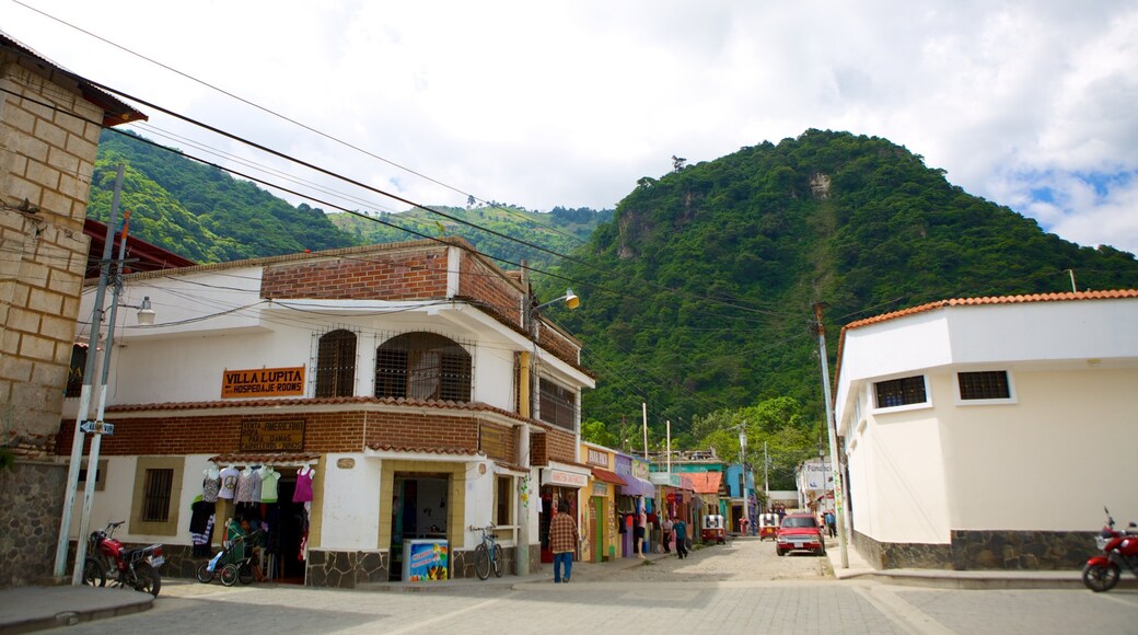 Panajachel featuring street scenes