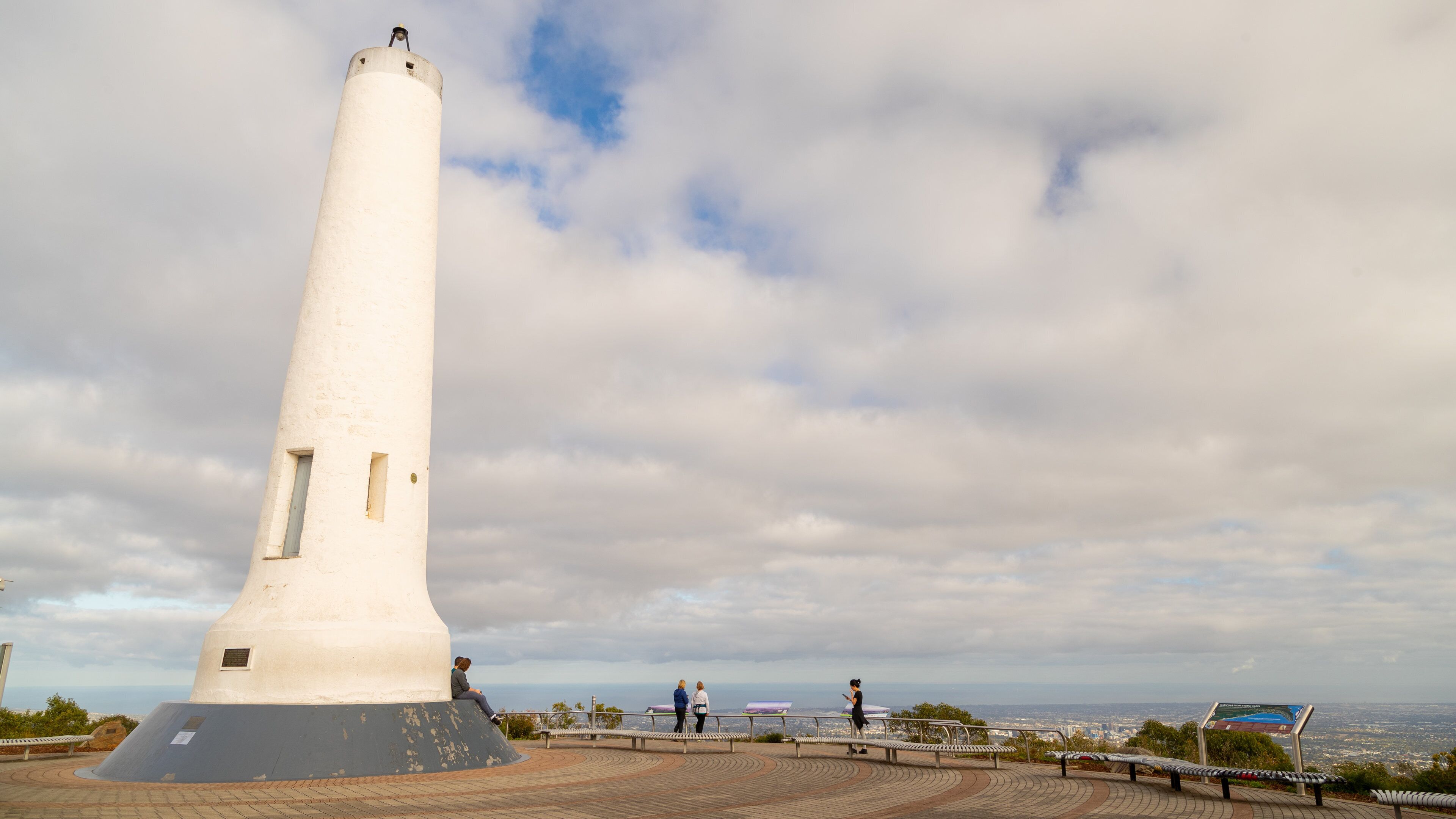 Crafers showing a lighthouse and views