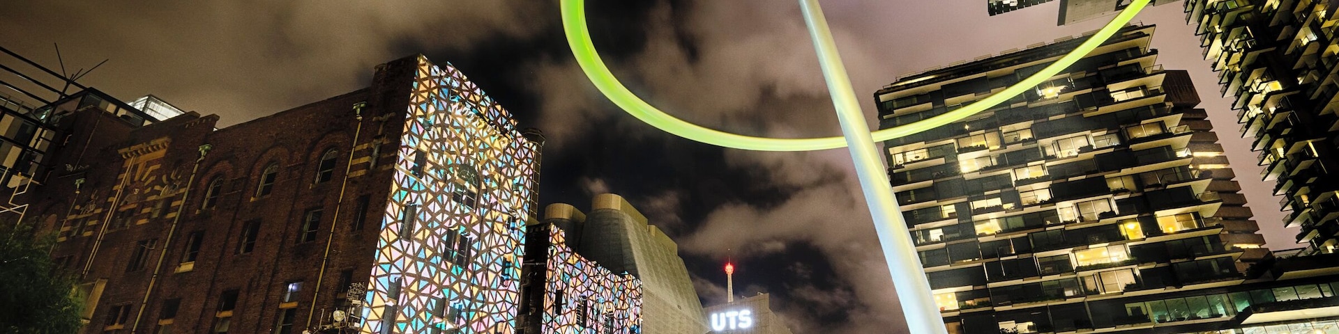 Central Park Sydney has the old brewery facade lit up with a colourful projection thats worth checking out this Vivid Sydney
#VividSydney #CentralParkSyd #CentralParkSydney #traveltherenext @traveltherenext #troveon @VividSydney @CentralParkSyd