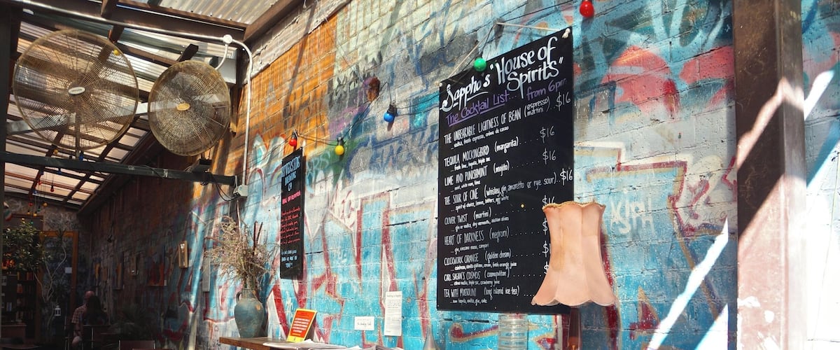 For a lovely place to while away an afternoon with a book try the sappho cafe. The courtyard cafe sits behind a bookshop so you can buy something to read with your coffee!
www.cheskiesgaplife.com/local-tips-72-hours-sydney
#colorful