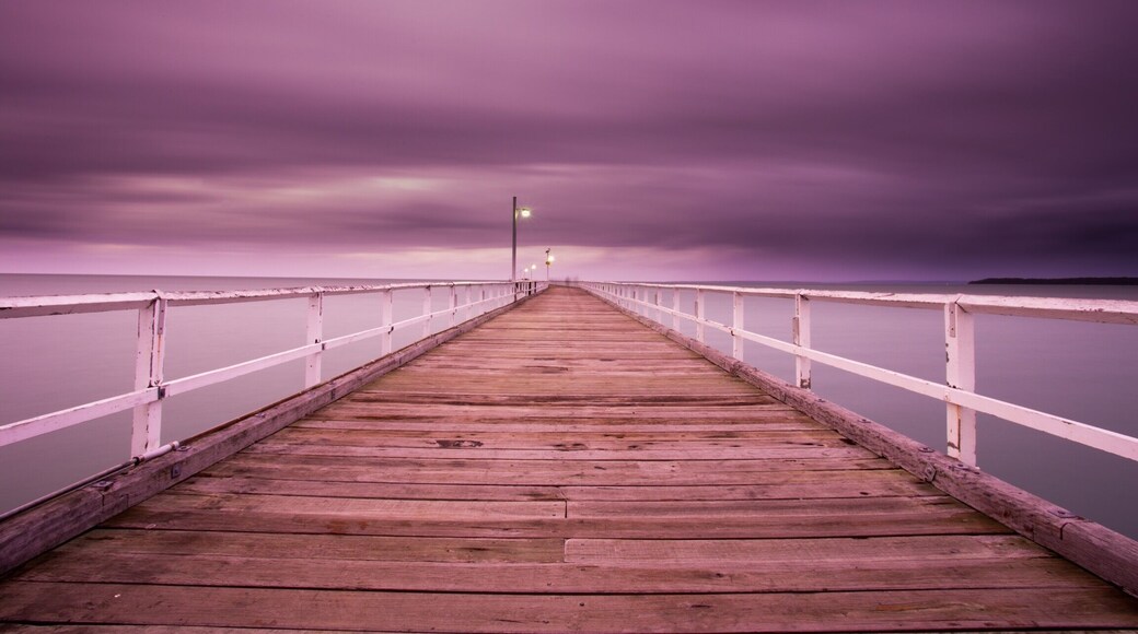 Urangan Pier is an iconic location for photographers and visitors to Hervey Bay. It's one of the longest piers in Australia, stretching almost 1km into the ocean. It's a great spot for fisherman or watching nearby windsurfers.
#weekendgetaway #queensland #australia