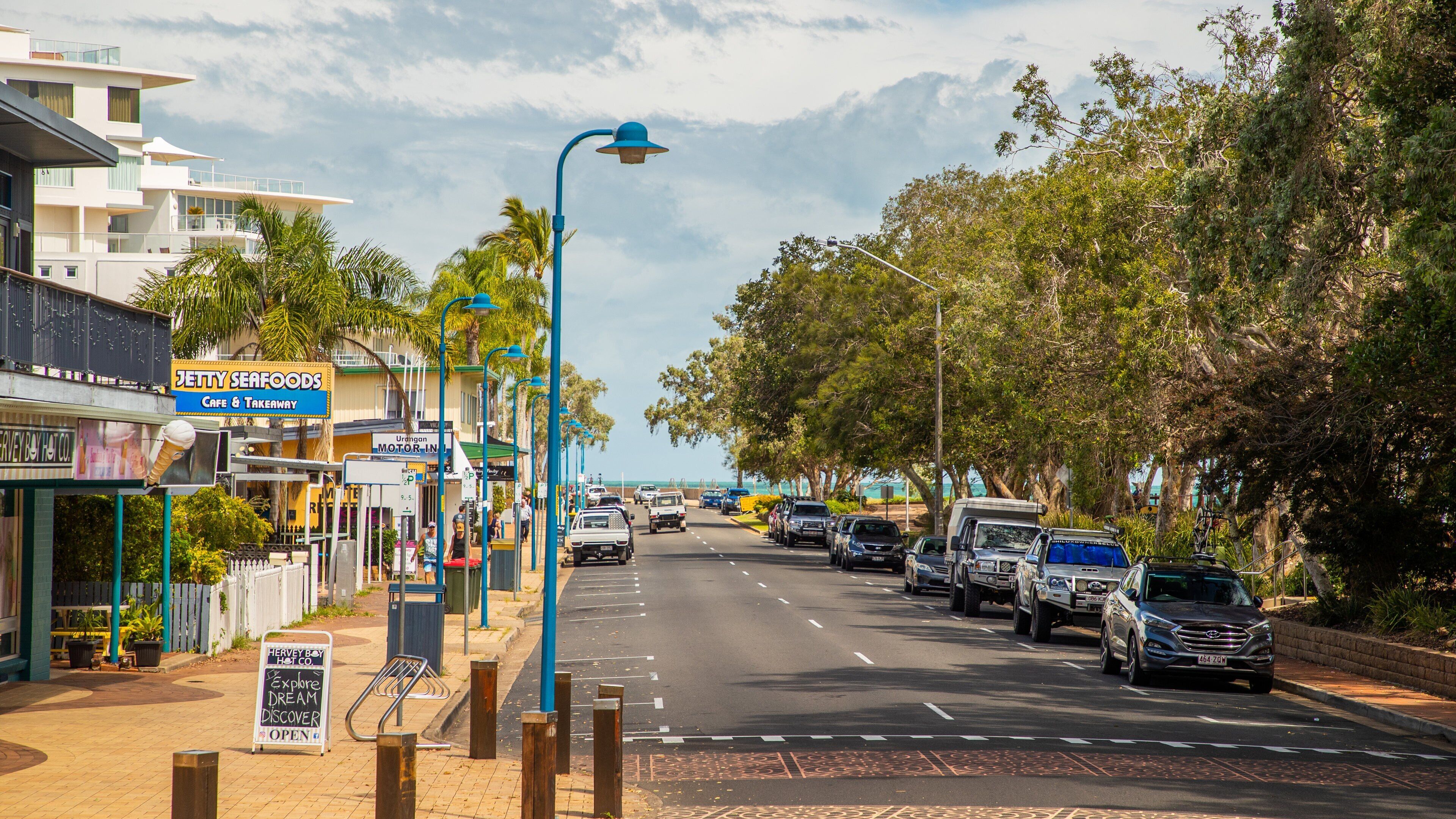 Urangan showing a coastal town