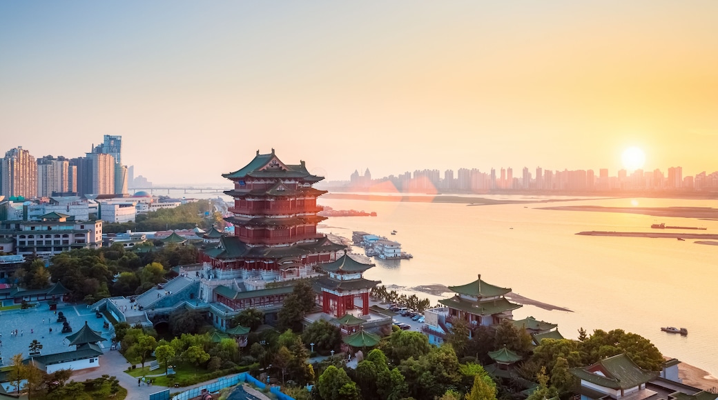nanchang tengwang pavilion at dusk