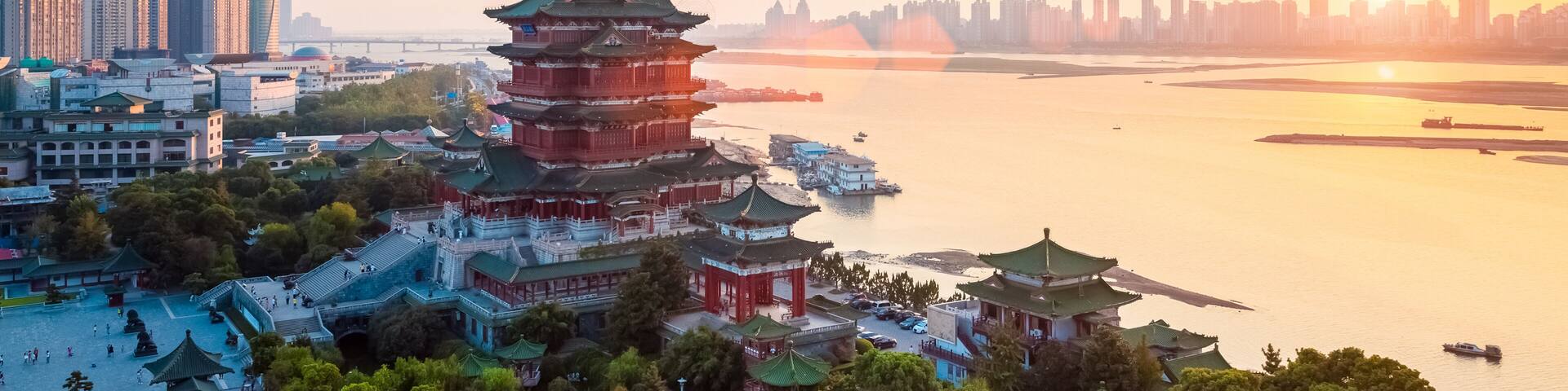 nanchang tengwang pavilion at dusk